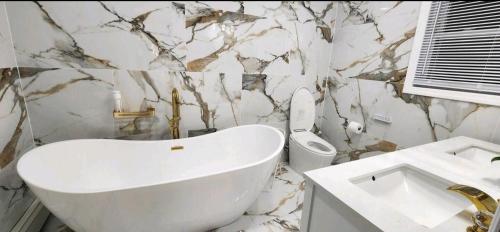 Gallery image of SEA BREEZE of Long Beach NY in Long Beach