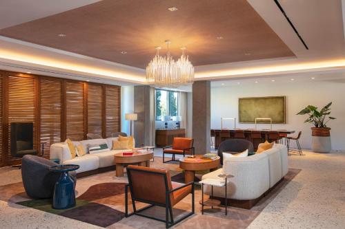 a living room filled with furniture and a dining room at Hotel Citrine, Palo Alto, a Tribute Portfolio Hotel in Palo Alto