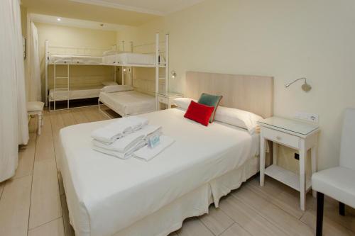 Кровать или кровати в номере Hotel MR Costa Blanca