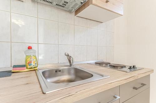 Eldhús eða eldhúskrókur á City Vibes: 1BR Apt, 10 Min to Westbahnhof