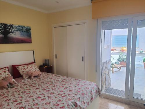 Posteľ alebo postele v izbe v ubytovaní Apartamentos Ferrán Paqui