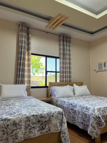 A bed or beds in a room at Maxbelle Mountain Resort