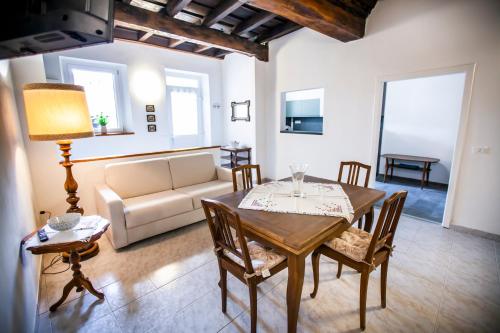 a living room with a table and a couch at Casa di Bruno in Pellio Superiore