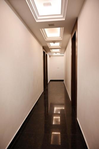 a corridor of an office with a ceiling at Hotel Navraj Palace in Gomti Nagar