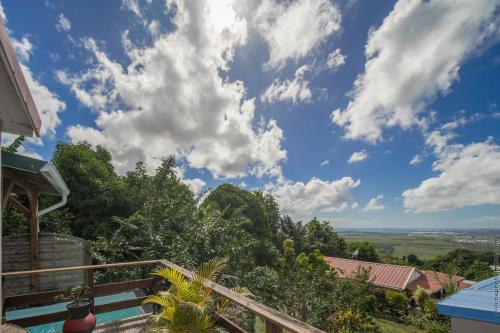 a view of the sky from the balcony of a house at Chalet étoilé BAYALOCATION in Le Lamentin