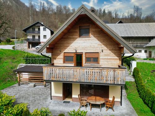 Apartment MARI by the river