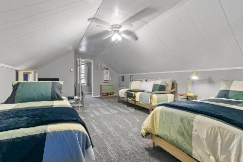 a bedroom with two beds and a ceiling fan at Highland Hideaway in Lilydale