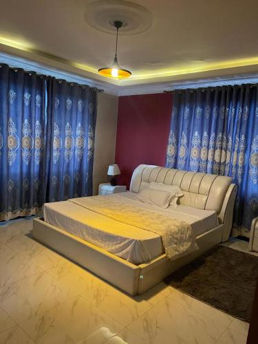 En eller flere senge i et værelse på 254 DOLA HILL