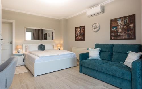 a bedroom with a bed and a couch at Provence in Arad