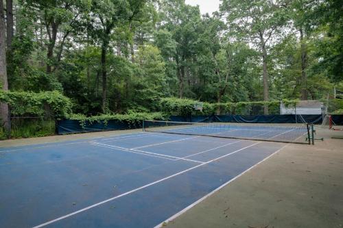 Boston Mansion Heated Pool Fire Pit Tennisの敷地内または近くにあるテニス施設またはスカッシュ施設