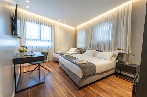 Postel nebo postele na pokoji v ubytování Hematian Hotel by Effy
