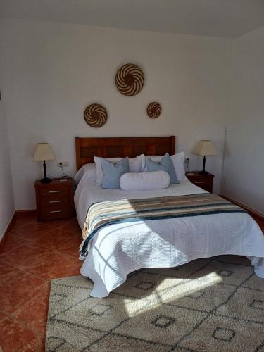 Tempat tidur dalam kamar di Els Poblets Denia offers Casa Crosby - Private studio within walking distance to the beach