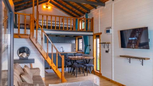 Μια τηλεόραση ή/και κέντρο ψυχαγωγίας στο Tringo Bungalov