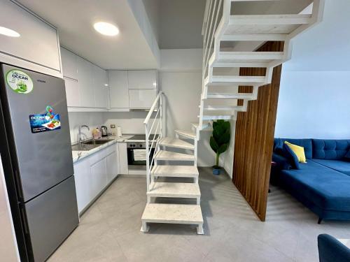 Kuchyňa alebo kuchynka v ubytovaní Seafront Blue Duplex