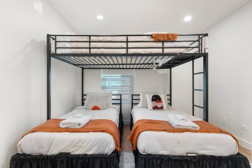 a bedroom with two twin beds with towels on them at Saguaro Family Fiesta in Mesa