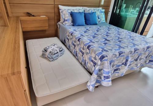 a small bed in a small room with at Rooftop103-Tamandaré in Tamandaré