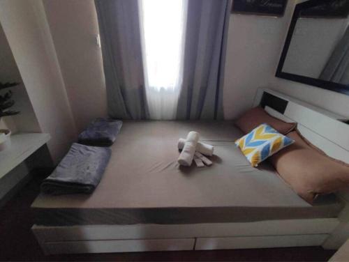 Cama ou camas em um quarto em Cute and Cozy Solo 1 bedroom Condo unit in Baguio