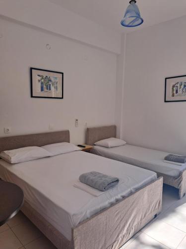 a room with two beds in a room at STUDIOS MONA in Agios Georgios