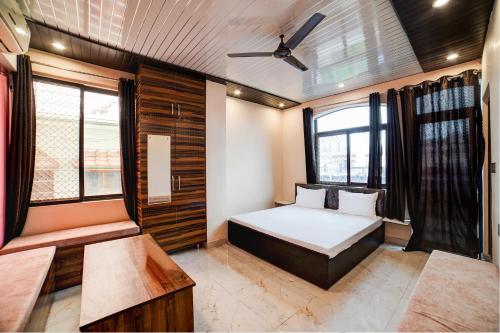 Gallery image of Hotel O BHARAT MART HOTEL GUEST INN in Haldwāni
