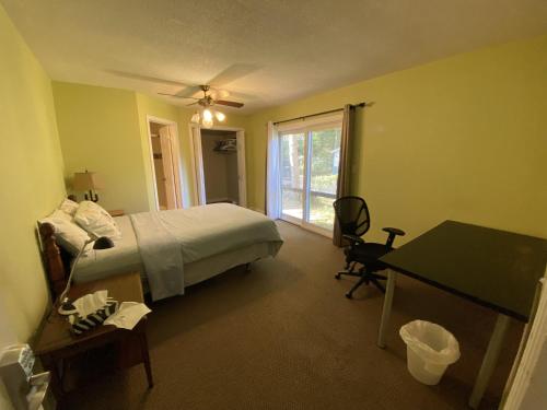 a bedroom with a bed and a desk and a window at HB GUEST HOME 6 in Waterloo