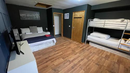Gallery image of Bryn Bettws Lodge in Port Talbot