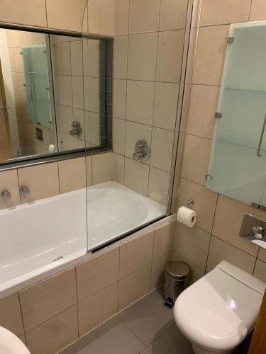 a bathroom with a tub and a toilet and a sink at Sleep 4 in St James Piccadilly HY10 in London