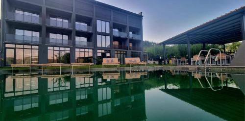 Bazén v ubytování Donau Resort nebo v jeho okolí