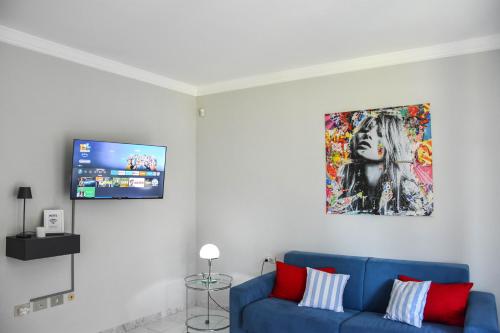 Μια τηλεόραση ή/και κέντρο ψυχαγωγίας στο Beautiful apartment on the lake, pool & parking - Nr 123