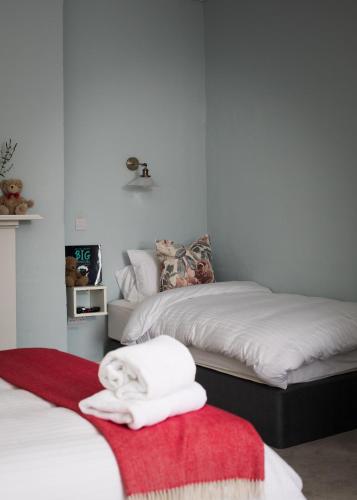 Postel nebo postele na pokoji v ubytování Mountrothe House