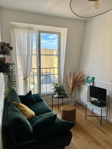 Charmant deux pièces typiquement parisien