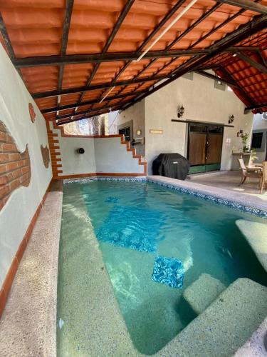 a swimming pool in the middle of a house at Studio Candelero en Loreto in Loreto