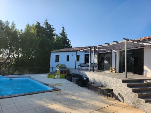 Photo de la galerie de l'établissement Villa avec piscine, à Saint-Gilles