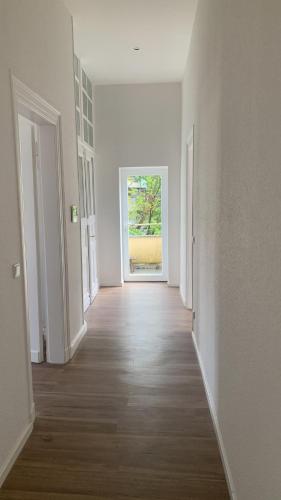 an empty room with a hallway with an open door at Ombak House im Bergischen in Burscheid