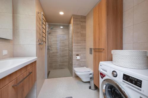 Et badeværelse på City Stay Tallinn apartment with seaview