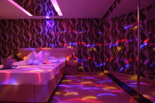 Ένα ή περισσότερα κρεβάτια σε δωμάτιο στο Motel Deslize Limeira 2