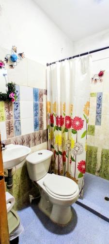 Casa Gloria Hostalにあるバスルーム