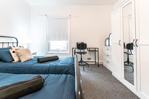 a bedroom with a bed and a dresser and a mirror at Liverpool city centre house, Free parking in Liverpool