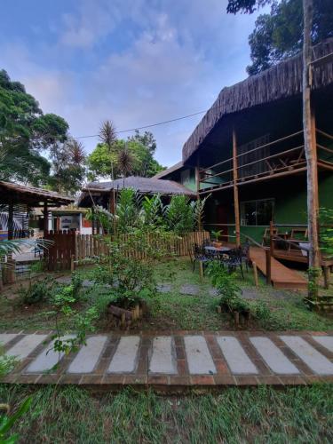 Taman di luar Pousada Casa de Sapê