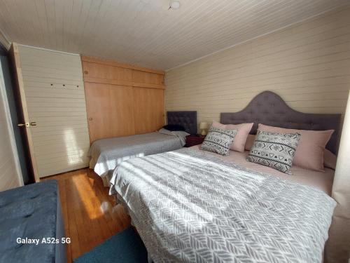 - une chambre avec 2 lits dans l'établissement La RUCA DEL VIAJERO, à Valdivia