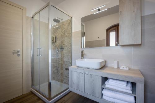Bilik mandi di Villa Toce B&B