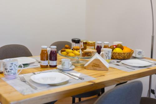Makanan di atau berdekatan apartmen