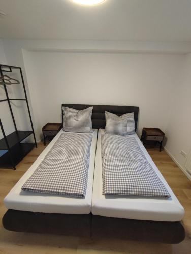 two beds sitting next to each other in a room at FeWo Planer Altstadtwohnung mit Terrasse & Parkplatz in Memmingen