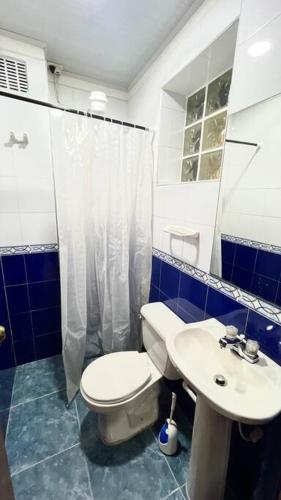 Ένα μπάνιο στο Apartamento en Teusaquillo