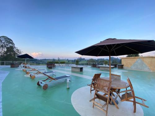 Het zwembad bij of vlak bij Aeroluxe Hotel & Suites - Llanogrande VIP