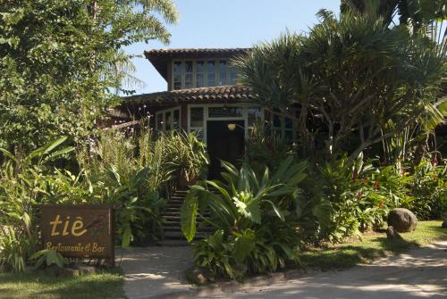 Taman di luar Pousada Tiê Sahy