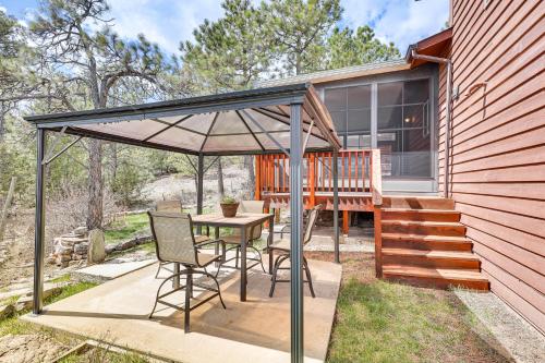 Μπαλκόνι ή βεράντα στο Scenic and Serene Rapid City Getaway on 1 half Acres!