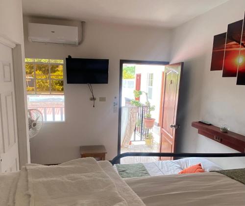 Postel nebo postele na pokoji v ubytování Hostal San José