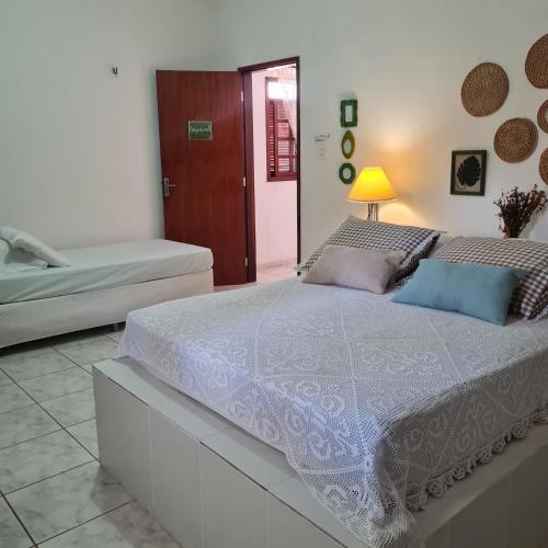 A bed or beds in a room at Casa do Bougainvillea Mundaú-Trairi-Ce
