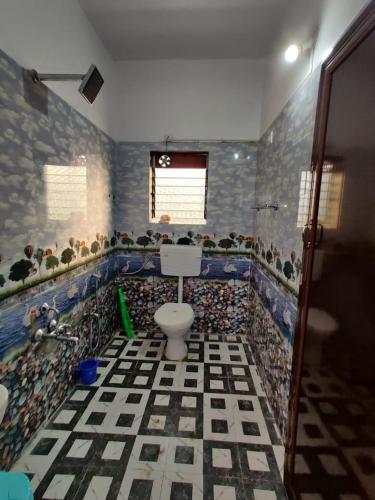 a bathroom with a sink and a toilet in it at Sunshine Resort in Surai