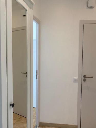 Mirela's Private Room with key, AC, lift & balcony in the center of Nice on the Cote d'Azur photo 20